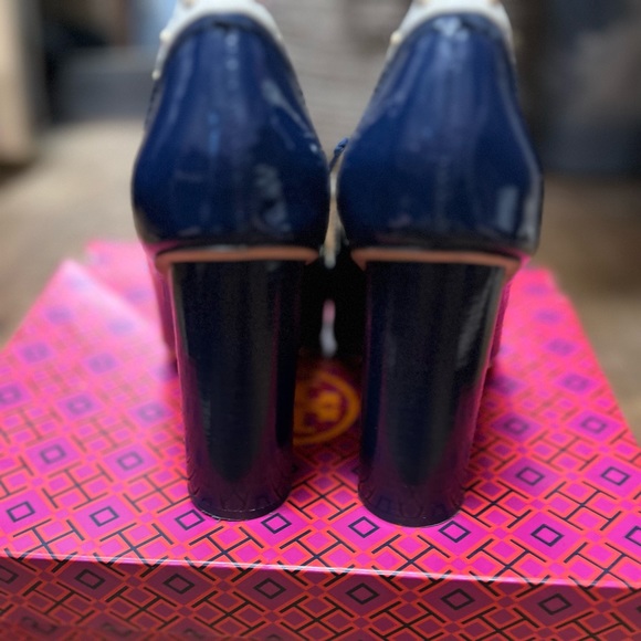 Feminine yet powerful Statement shoe! Blue and White pump wear ALL SEASONS! - Picture 4 of 4